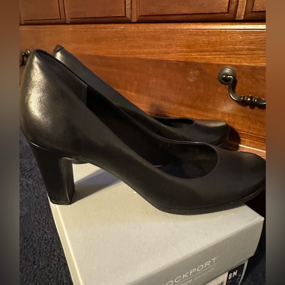 Like new Rockport Total Motion Leah Pump - Picture 5 of 10